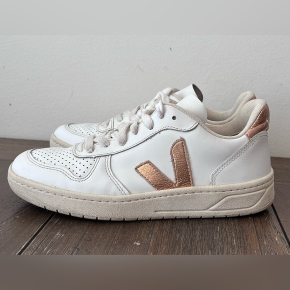 Veja Sneakers Womens size 5 - Picture 7 of 10